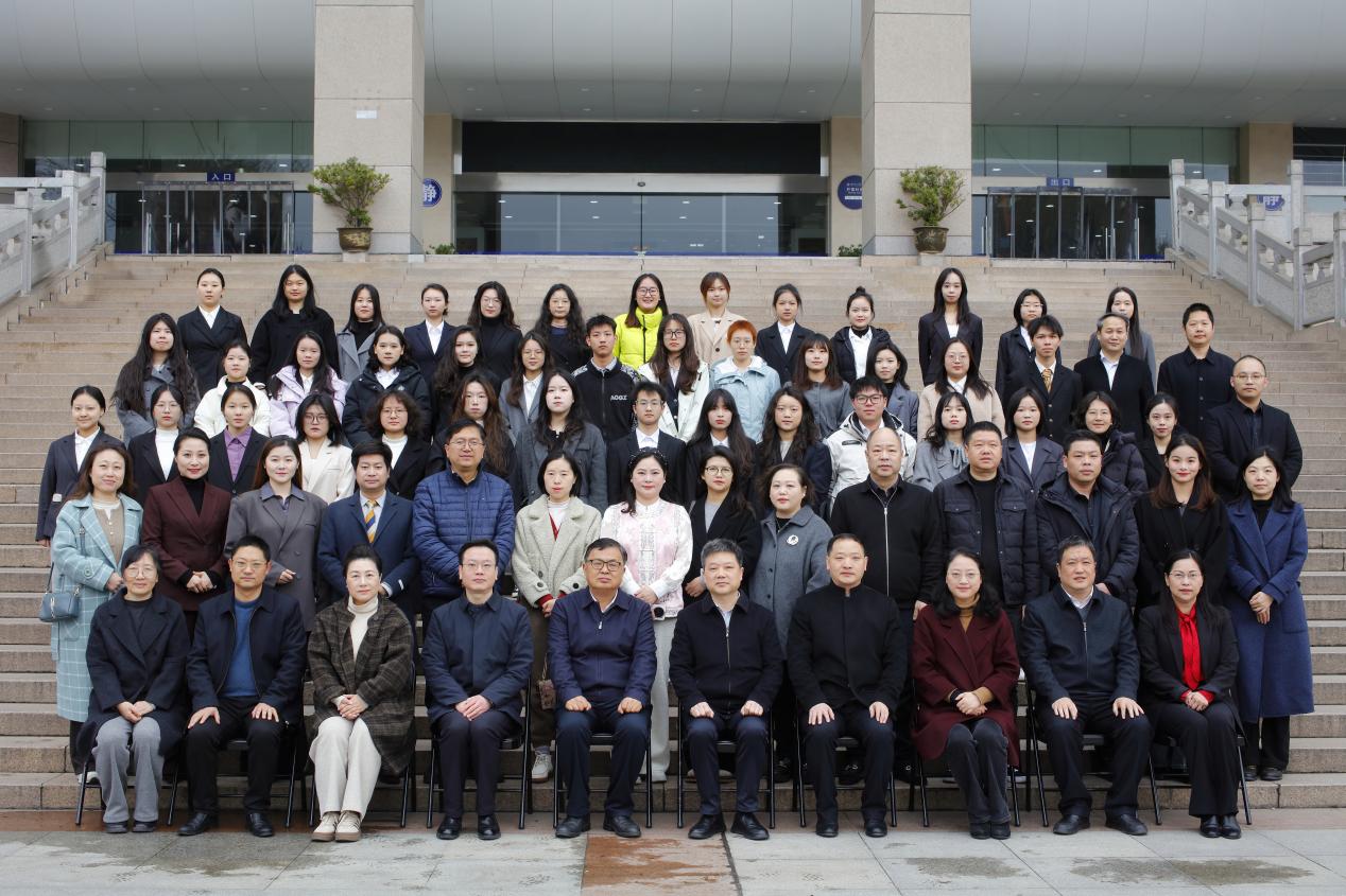 湖北文旅行業(yè)外語(yǔ)人才研究與服務(wù)中心在校揭牌